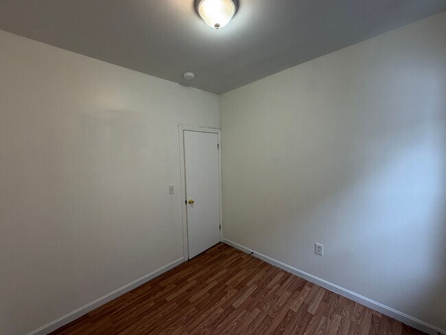 Building Photo - 26 Abbott St