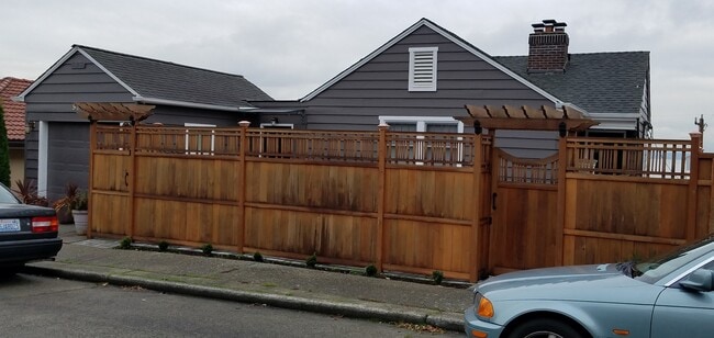 Building Photo - 5714 SW Winthrop St