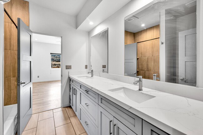 Building Photo - 7760 Arrowhead Dr