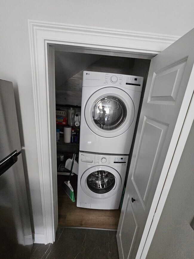 Building Photo - 8797 Rose Way