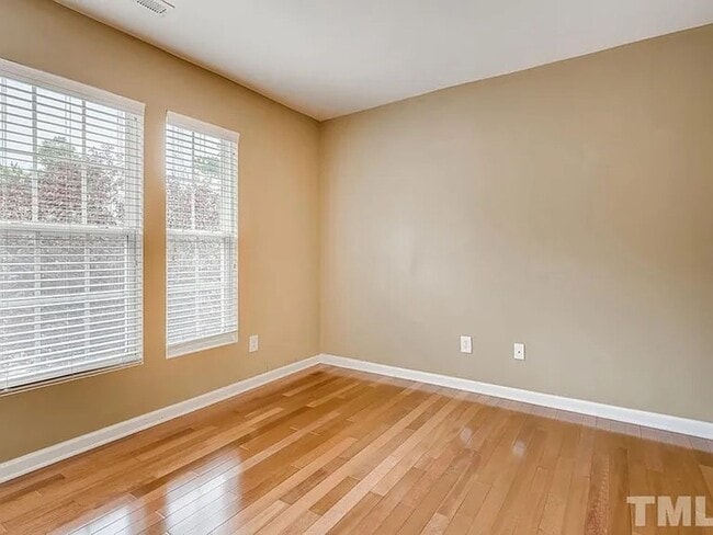 Building Photo - Elegant Long Lake Townhome | Hardwood Floors | 2-Car Garage | Pool