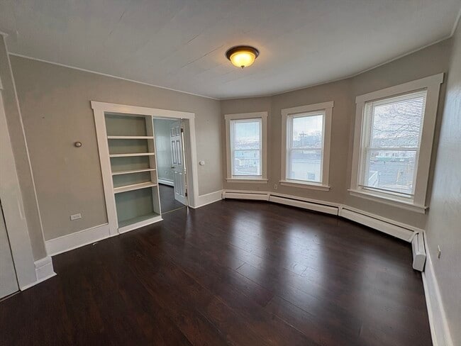 Building Photo - 131 5th St