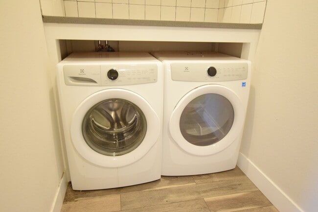 Building Photo - Stylish Oakland Retreat – 3BR, 2BA + Huge ...
