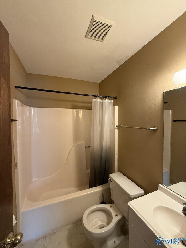 Building Photo - 1908 Catchings Dr NW