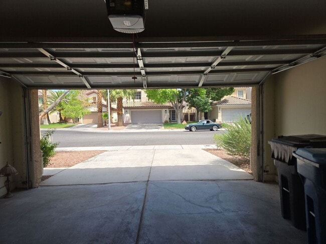Building Photo - A Fabulous 4 Bedroom Home in Peccole Ranch