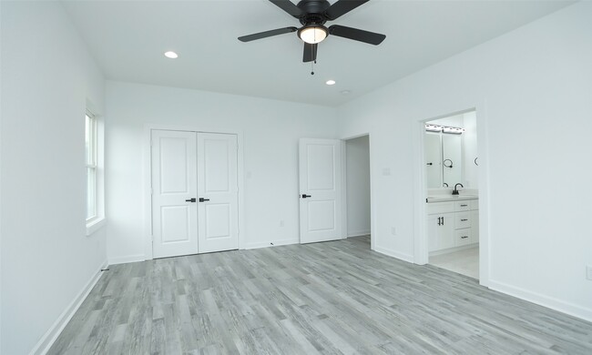 Building Photo - 9315 Ashville Dr