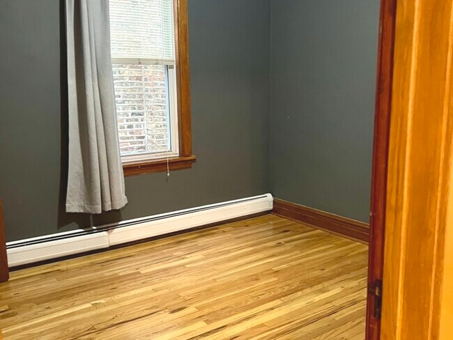 Building Photo - 5110 W Hutchinson St