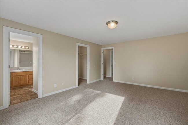Building Photo - THREE BEDROOM PLUS BONUS OR FOURTH BEDROOM