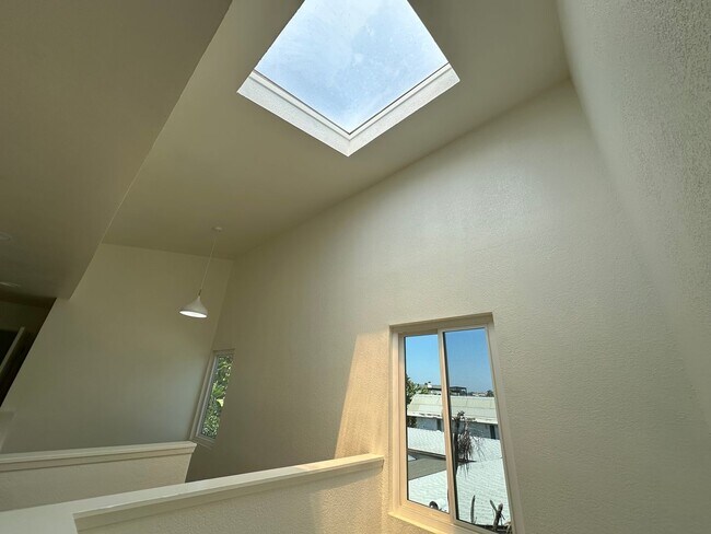Building Photo - 2318 Geranium St