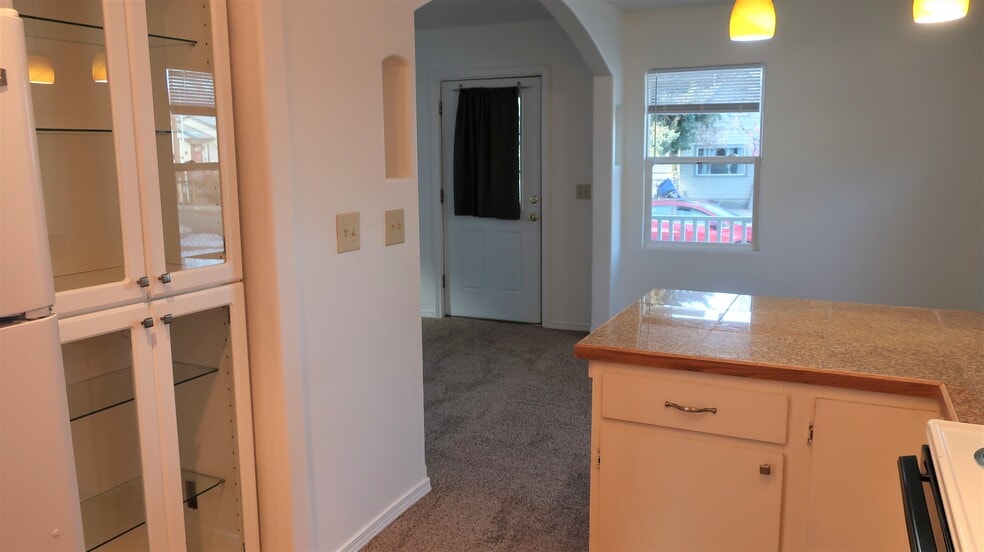 Building Photo - 1019 W Park St