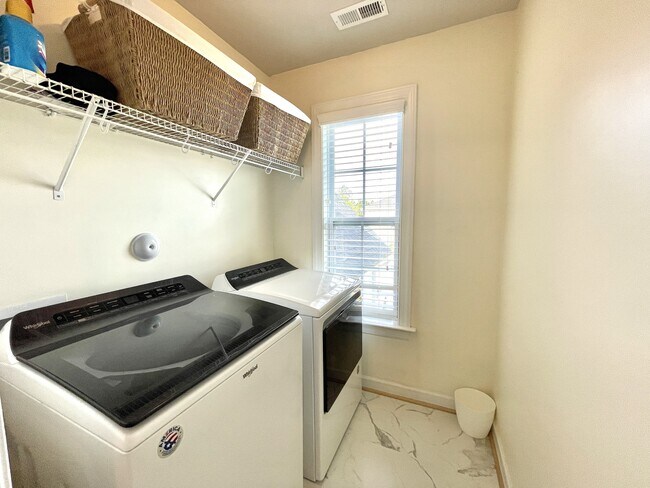 Building Photo - 126 Watchmen Ln