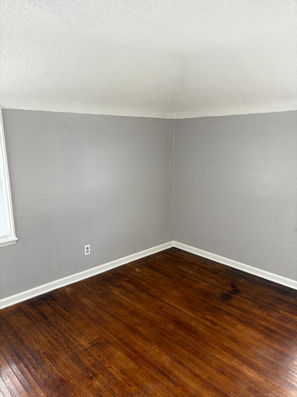 Building Photo - 136 Kenview Ave