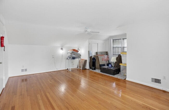 Building Photo - 5703 Cromwell Dr