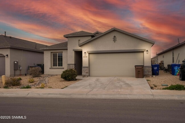 Building Photo - 4709 Elsinore Ave