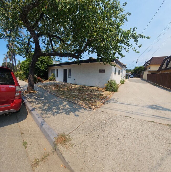 Building Photo - 556-556 Foothill Blvd