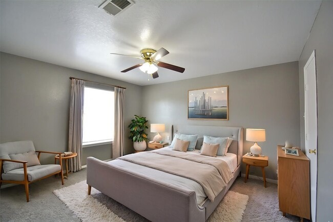 Building Photo - 8904 Ledge St