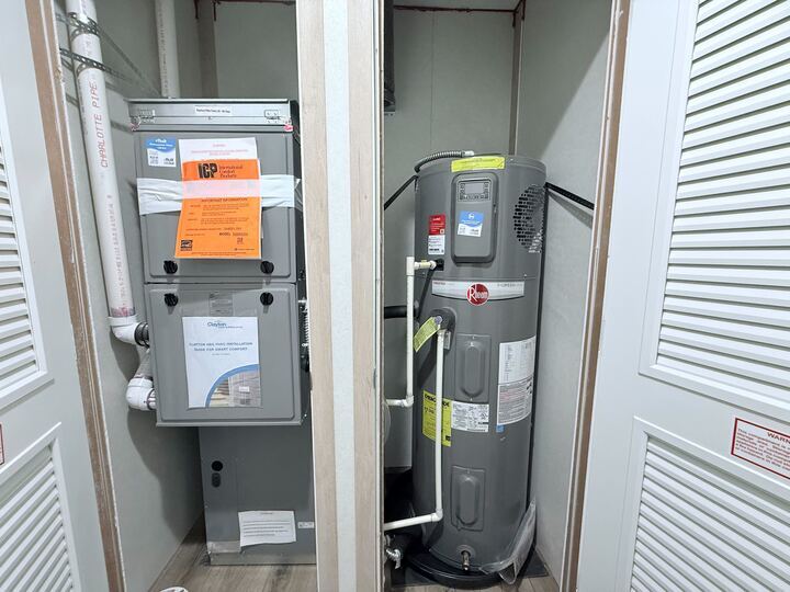 Building Photo - 29680 Jamestown Dr