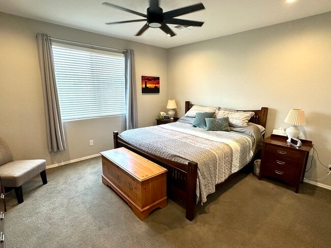 Building Photo - Massive RV Garage plus fantastic floorplan in Casa Vista