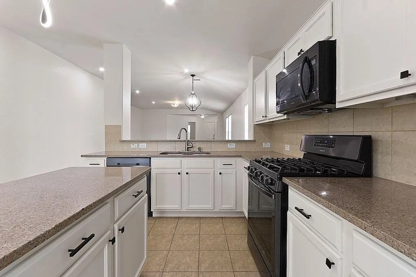 Building Photo - 5527 Marble Ravine