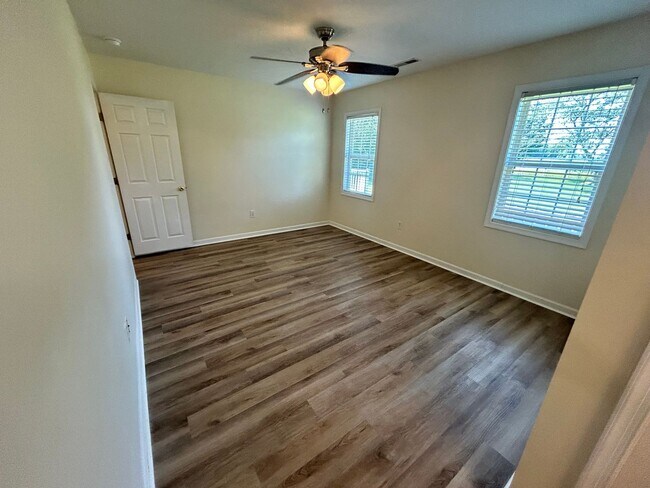 Building Photo - 100 W Heron Ct
