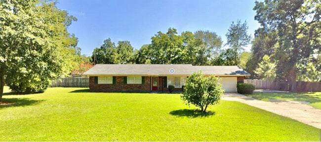 Building Photo - 1605 Ivy Dr
