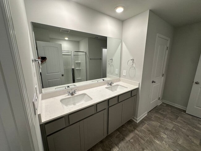 Building Photo - 206 Hazel Ln