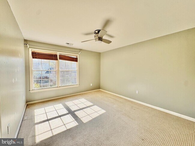 Building Photo - 28 Scotland Cir