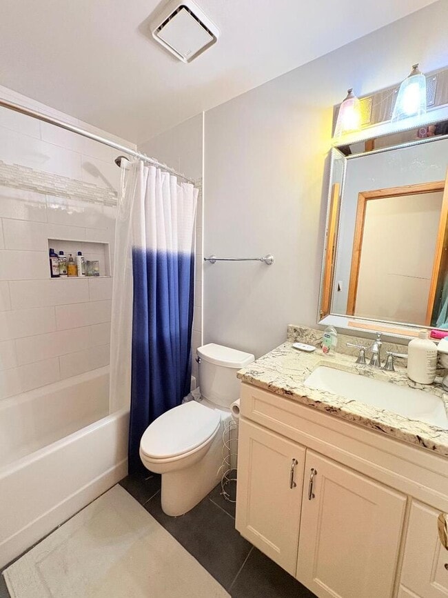 Building Photo - 393 Catbird Ln