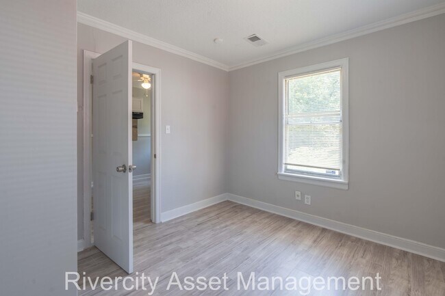 Building Photo - 1009 McEvers Rd