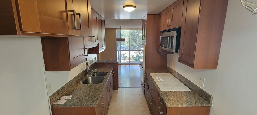 Building Photo - 5974 Buckingham Pky