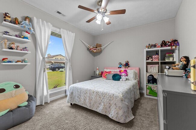 Building Photo - Updated 3 Bed, 2 Bath Home with Fenced Yard