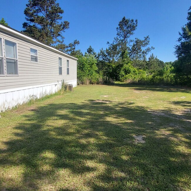 Building Photo - 710 Blue Bird Dr