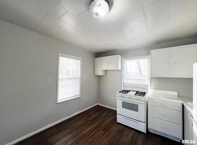 Building Photo - 1411 E Crestwood Dr