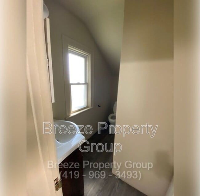 Building Photo - 142 S Detroit Ave