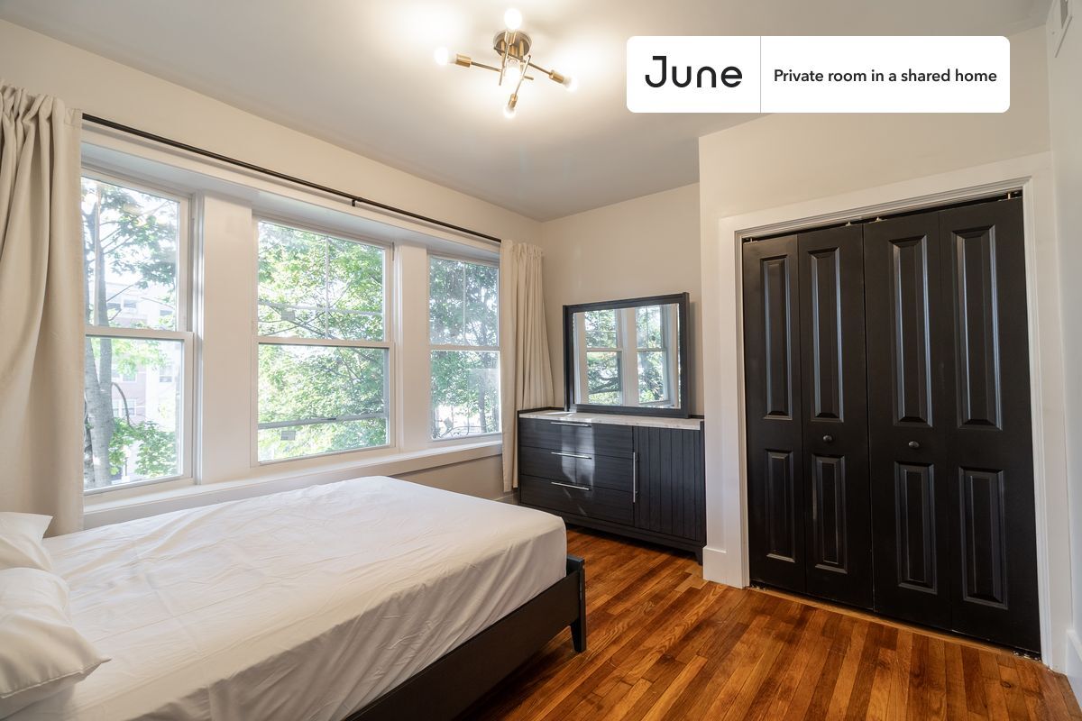 Building Photo - Room in Shared 5 bed/2 bath home