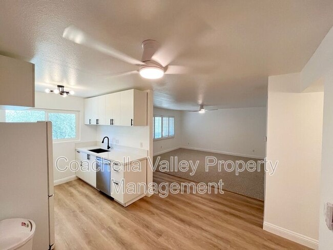 Building Photo - 1900 S Palm Canyon Dr