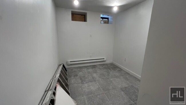 Building Photo - NEWLY RENOVATED BEAUTIFUL 2 BEDROOMS WITH ...