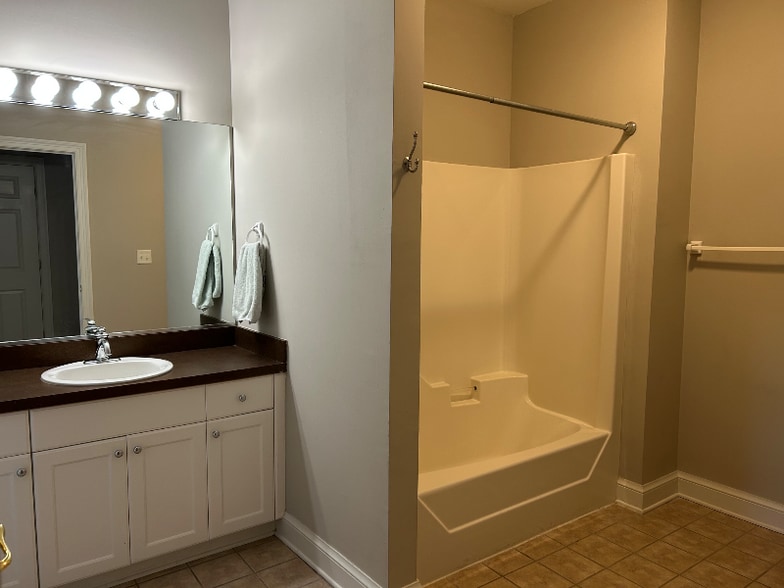 Building Photo - 810 W Princess Anne Rd