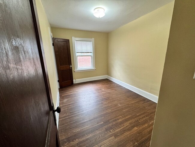 Building Photo - 3 Bedroom House