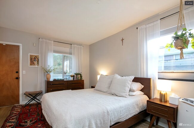 Building Photo - 2606 E Madison St