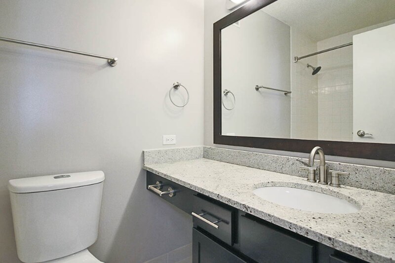 Building Photo - 67 W Huron St