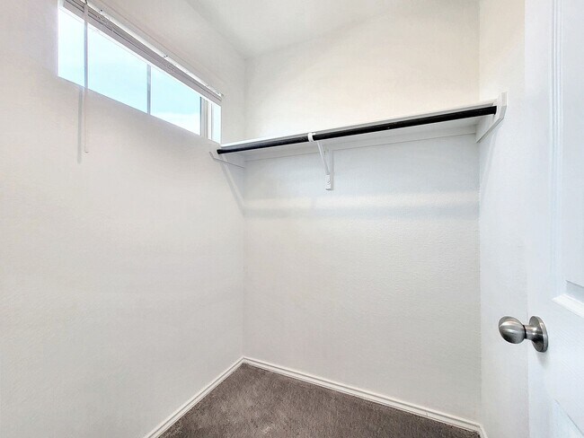 Building Photo - 517 Sour Cherry Ln