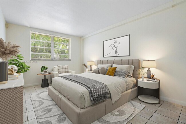 Building Photo - 1715 N 16th Ave