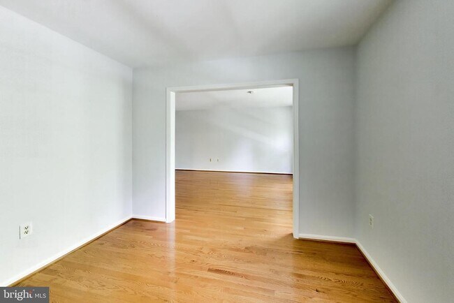 Building Photo - 991 Farm Haven Dr