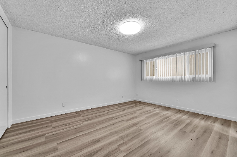 Building Photo - 1009 N Edinburgh Ave