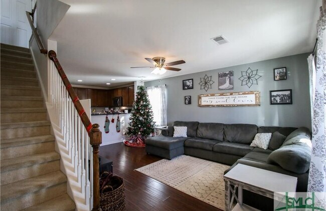 Building Photo - 426 Lions Den Dr