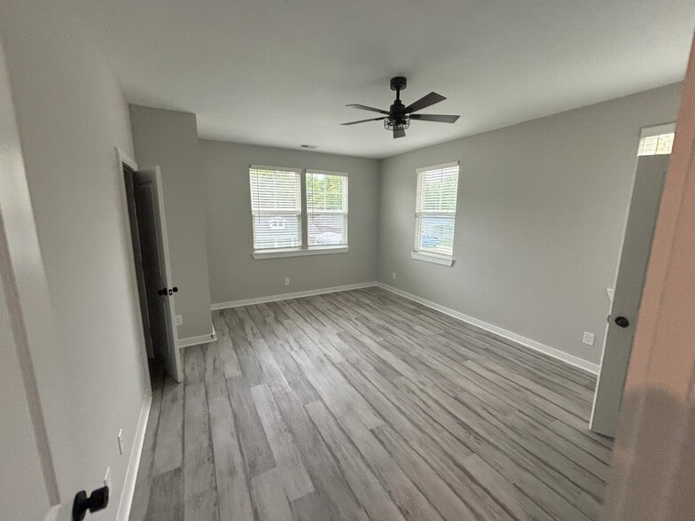 Building Photo - 439 Hobbs Ave