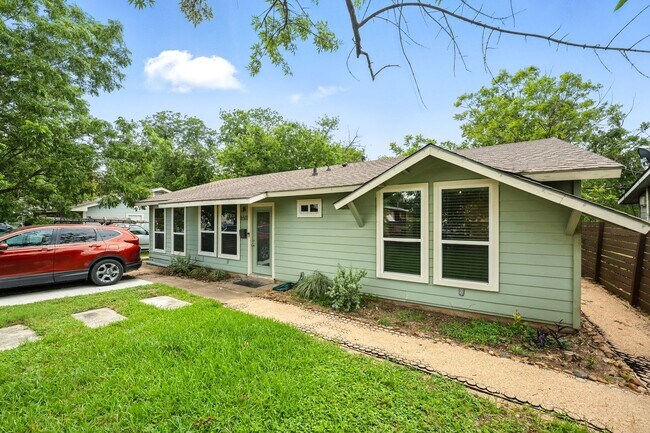 Building Photo - 6501 Hickman Ave