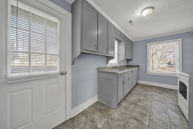 Building Photo - Duplex