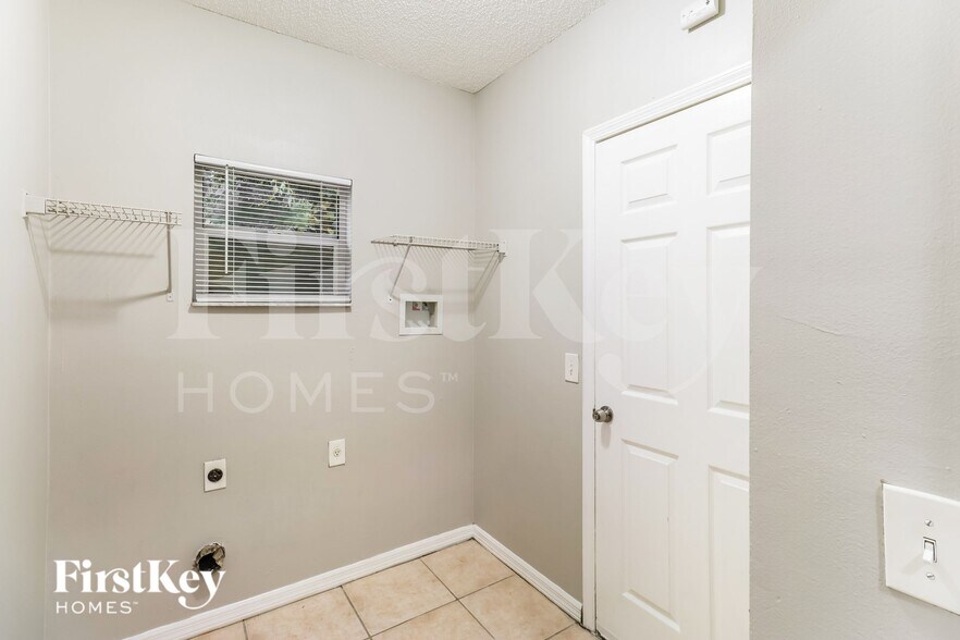 Building Photo - 1164 Schumann Dr